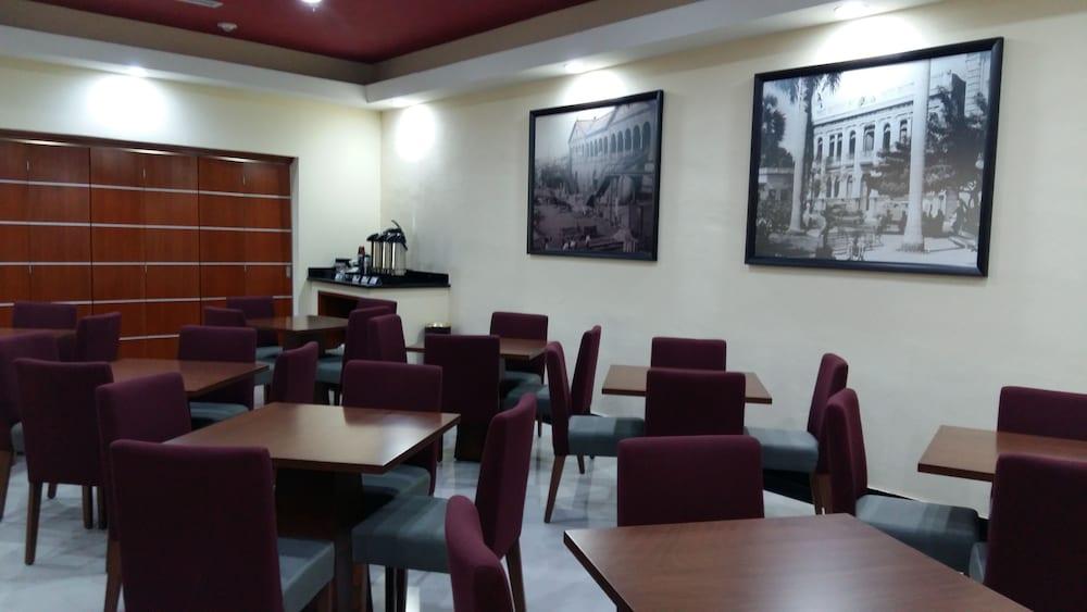 Hampton Inn Tampico Zona Dorada Екстер'єр фото