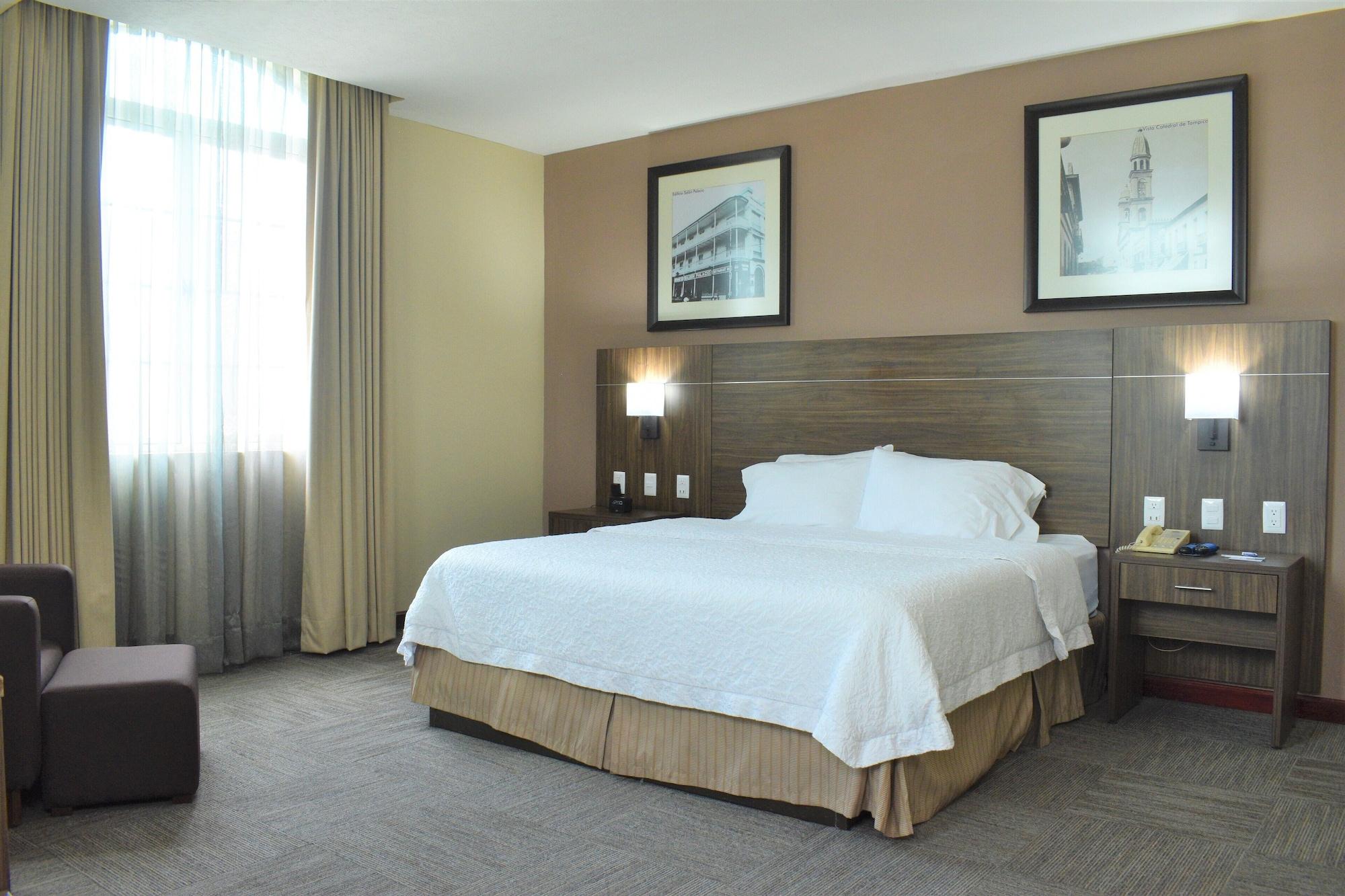 Hampton Inn Tampico Zona Dorada Екстер'єр фото