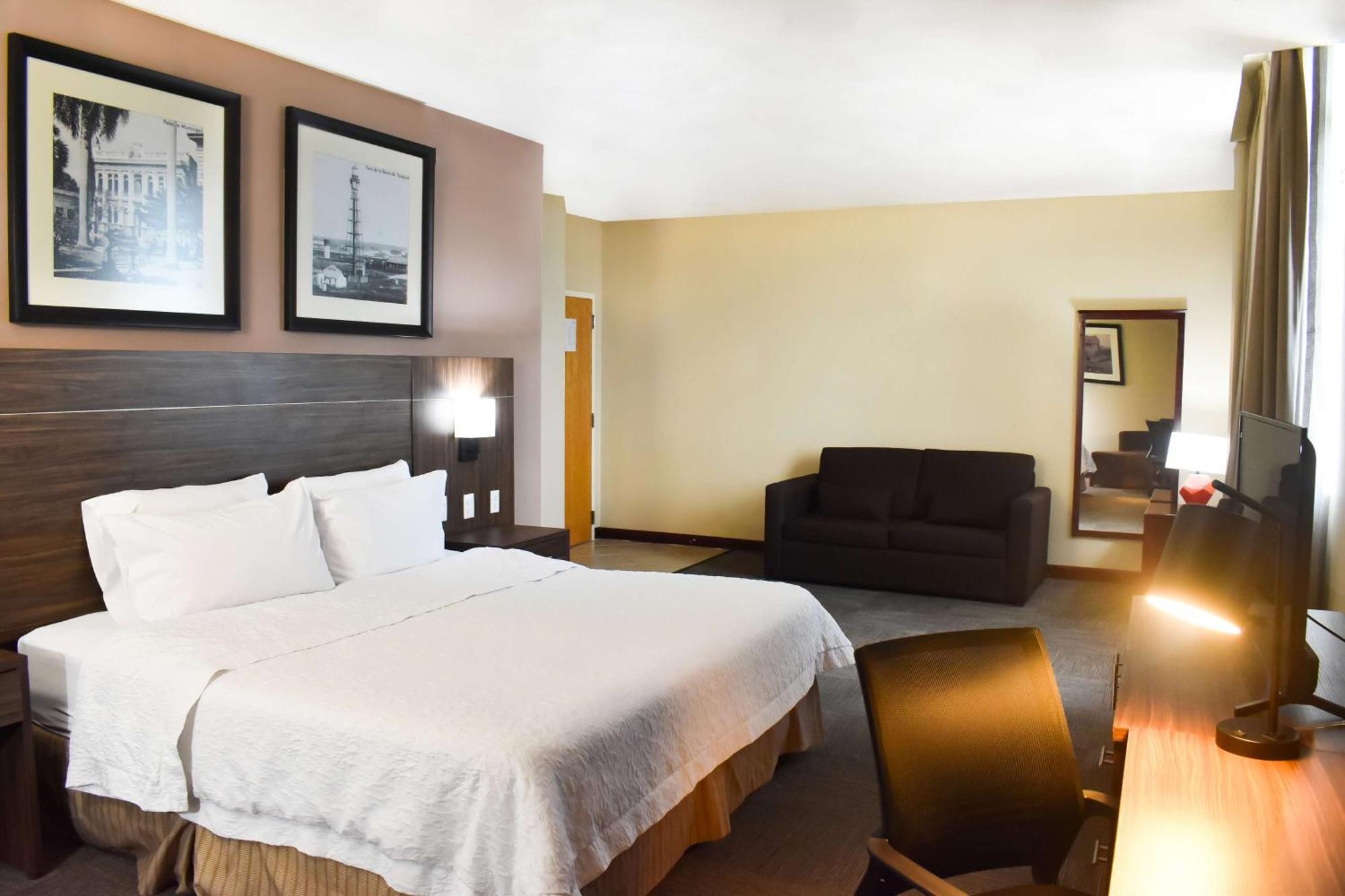 Hampton Inn Tampico Zona Dorada Екстер'єр фото